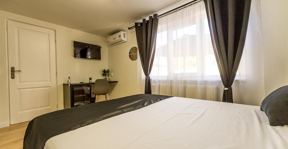 Hotel Casa Bella Hunedoara Esterno foto