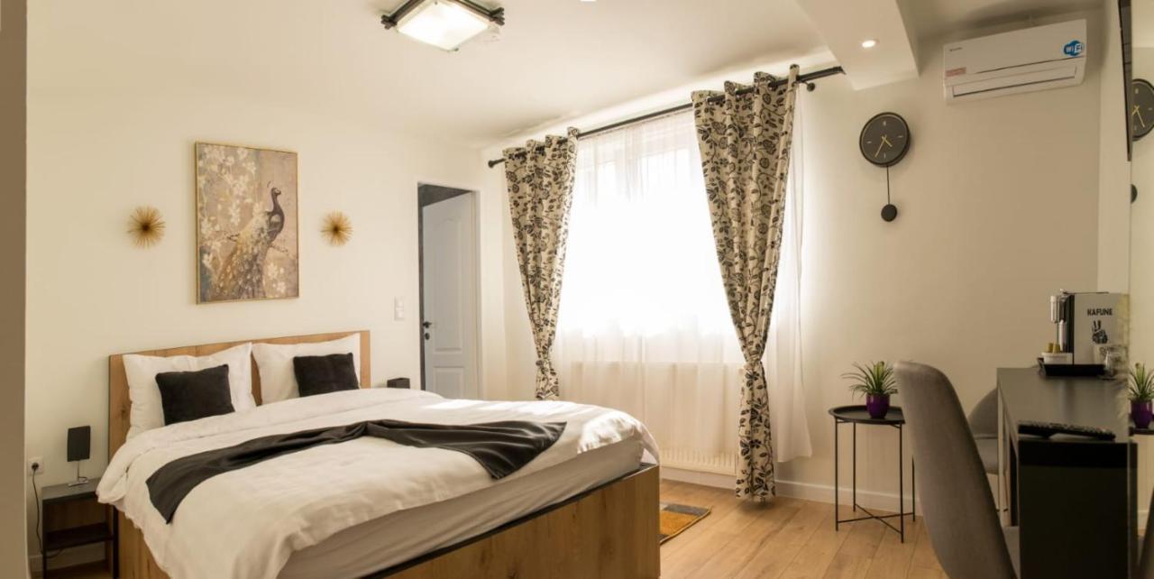 Hotel Casa Bella Hunedoara Esterno foto