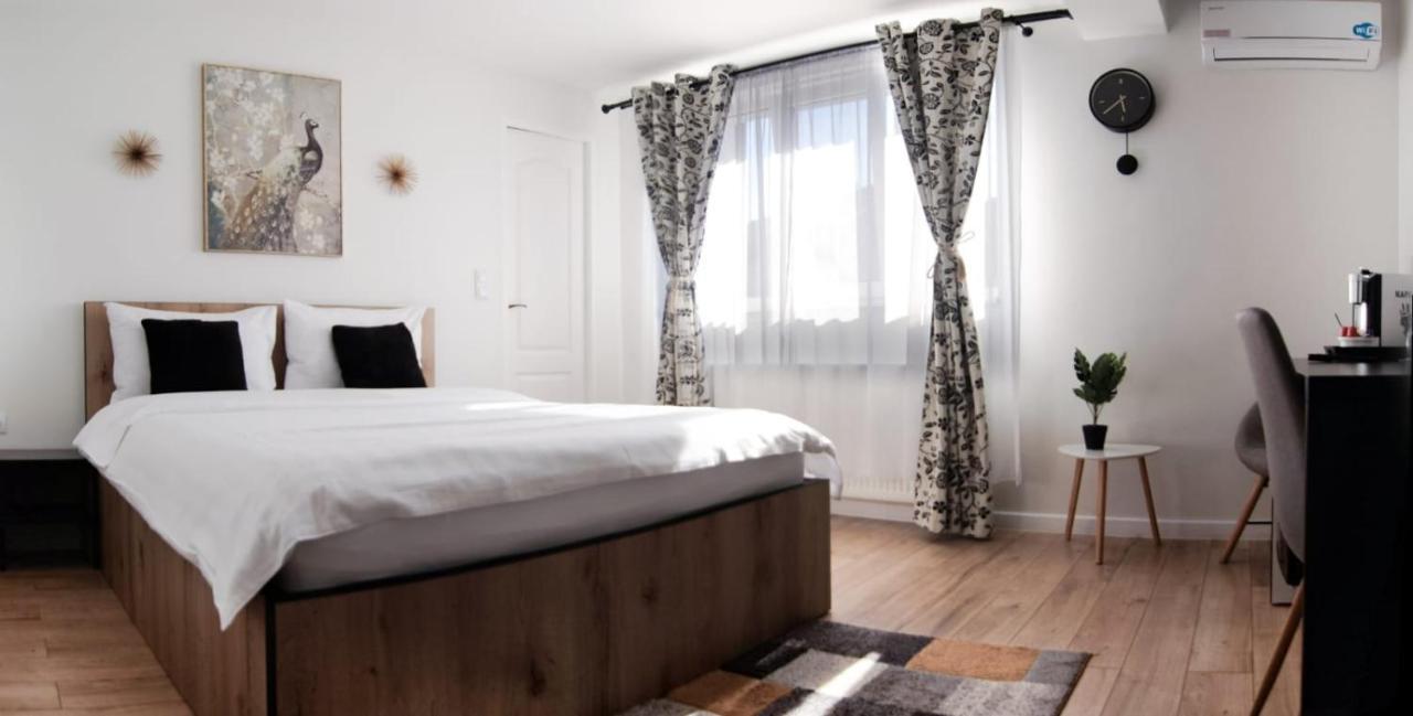 Hotel Casa Bella Hunedoara Esterno foto
